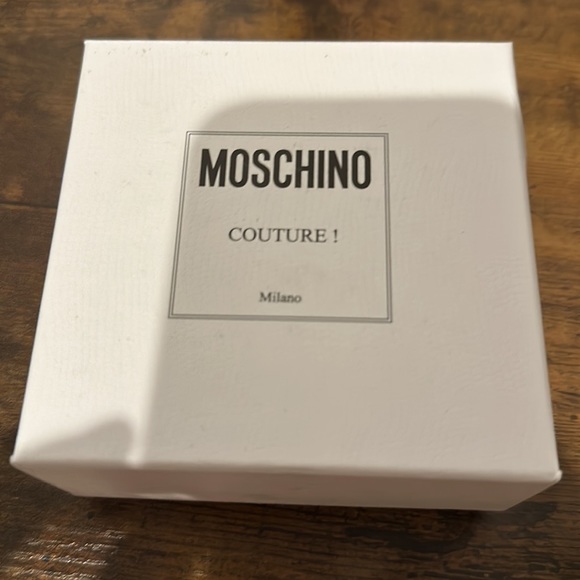 MOSCHINO RUNWAY COUTURE 2022 Duck earrings New in box - Picture 6 of 8